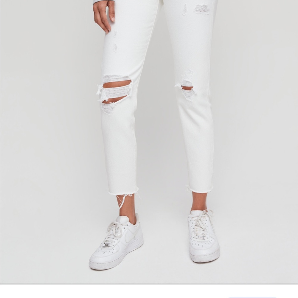 Levi’s Wedgie Icon distressed white jeans Sz 25